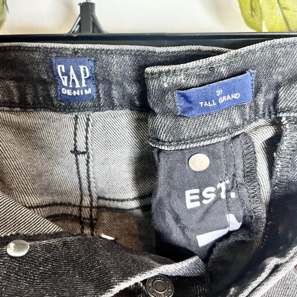Gap Frayed Hem Denim Shorts - Picture 6 of 7
